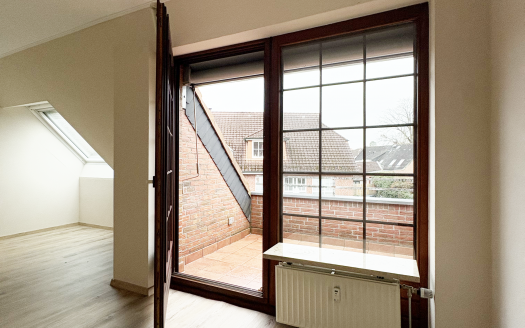 Charmante 2-Zimmer-Dachgeschosswohnung im Herzen von Hanstedt mit Balkon & Tiefgaragenstellplatz