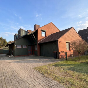 Viel Platz auf kompakter Fläche – gemütliches Zuhause mit Vollkeller, Garten und Garage in Quarrendorf